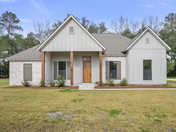 7233 Riverbank Dr, Denham Springs, LA 70706