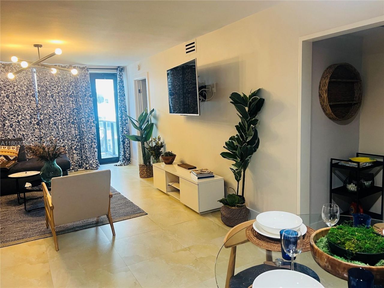 5225 Collins Ave, Unit 914, Miami Beach, FL 33140 Photo