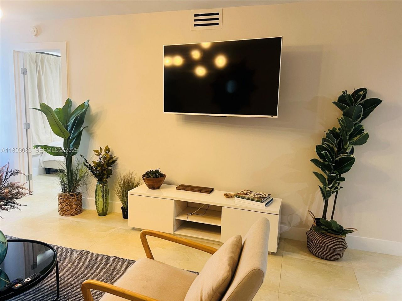 5225 Collins Ave, Unit 914, Miami Beach, FL 33140 Photo