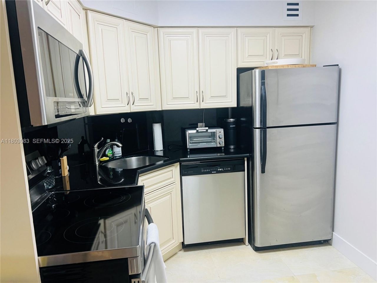 5225 Collins Ave, Unit 914, Miami Beach, FL 33140 Photo