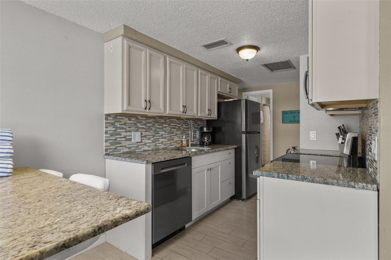 208 Peacock Lane, Holmes Beach, FL 34217 Photo