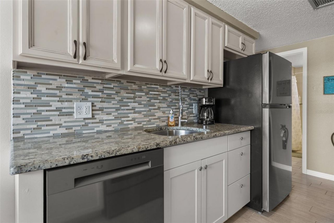 208 Peacock Lane, Holmes Beach, FL 34217 Photo