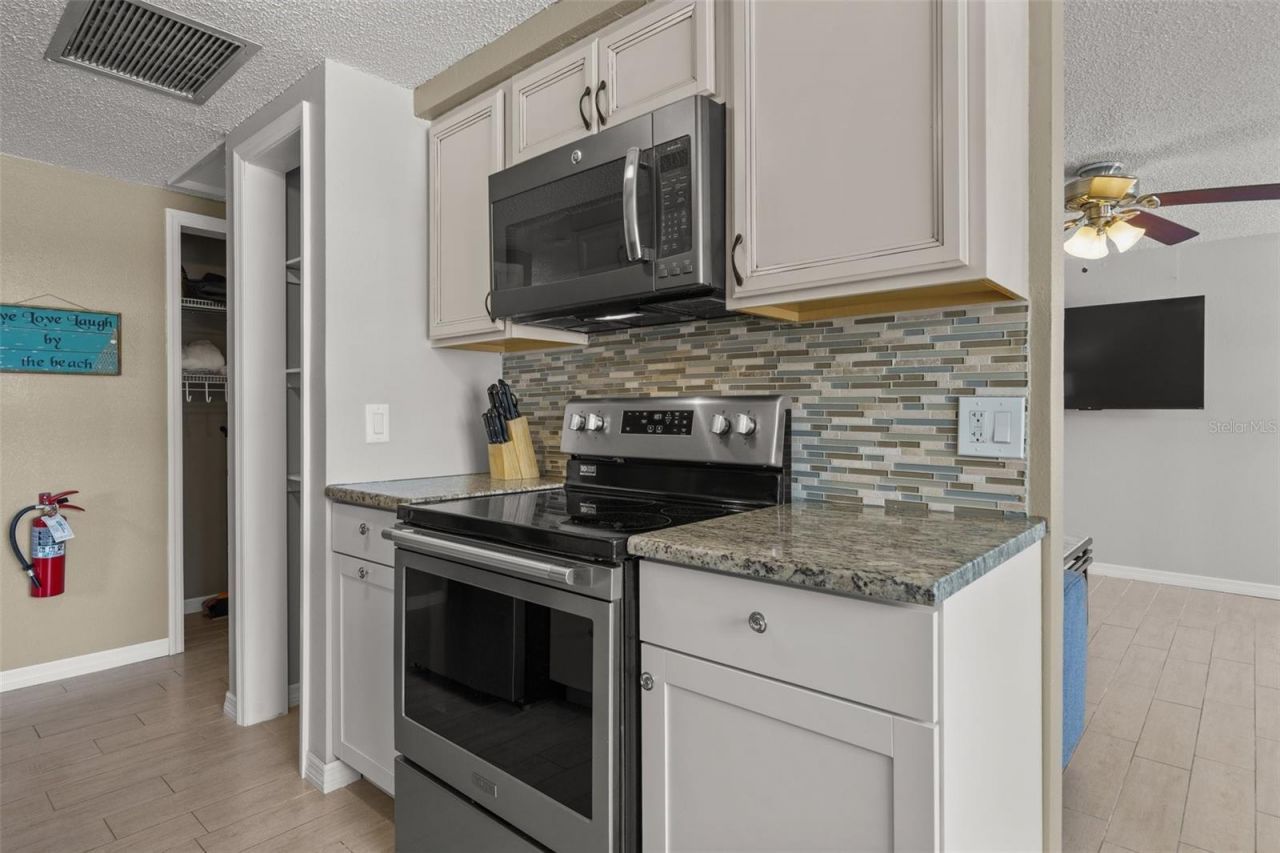 208 Peacock Lane, Holmes Beach, FL 34217 Photo