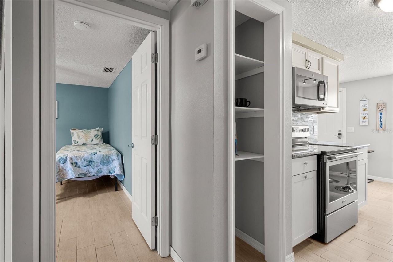 208 Peacock Lane, Holmes Beach, FL 34217 Photo