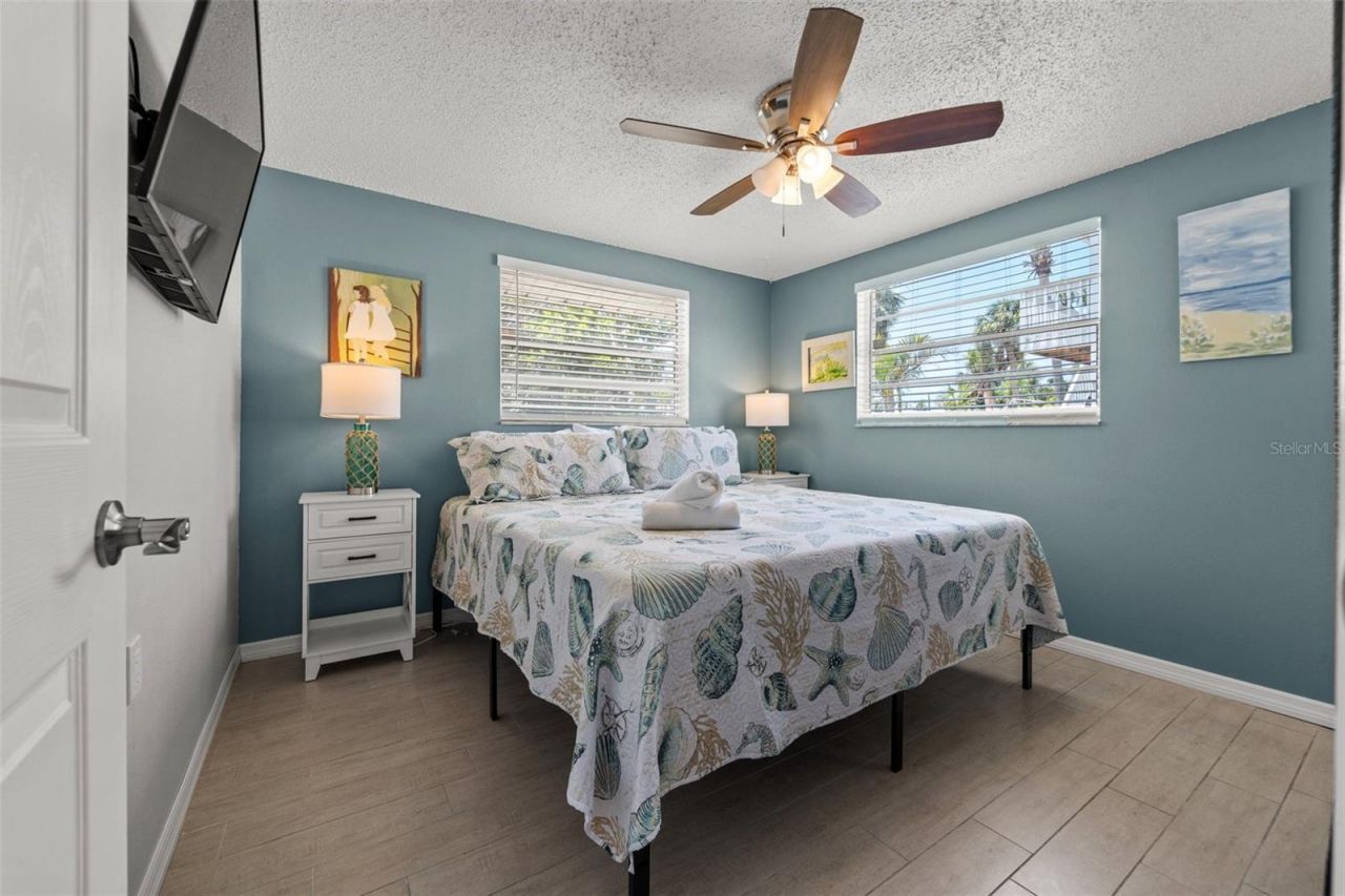 208 Peacock Lane, Holmes Beach, FL 34217 Photo