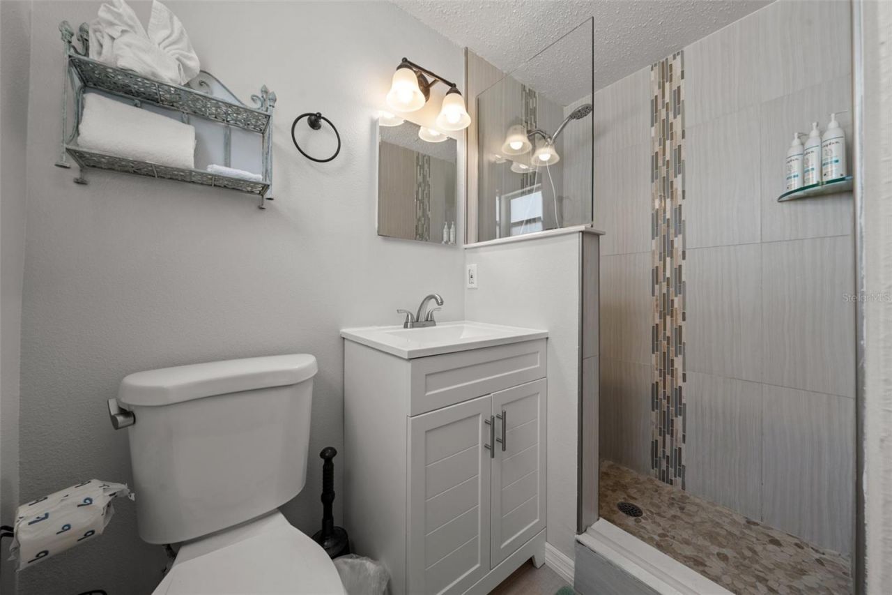 208 Peacock Lane, Holmes Beach, FL 34217 Photo