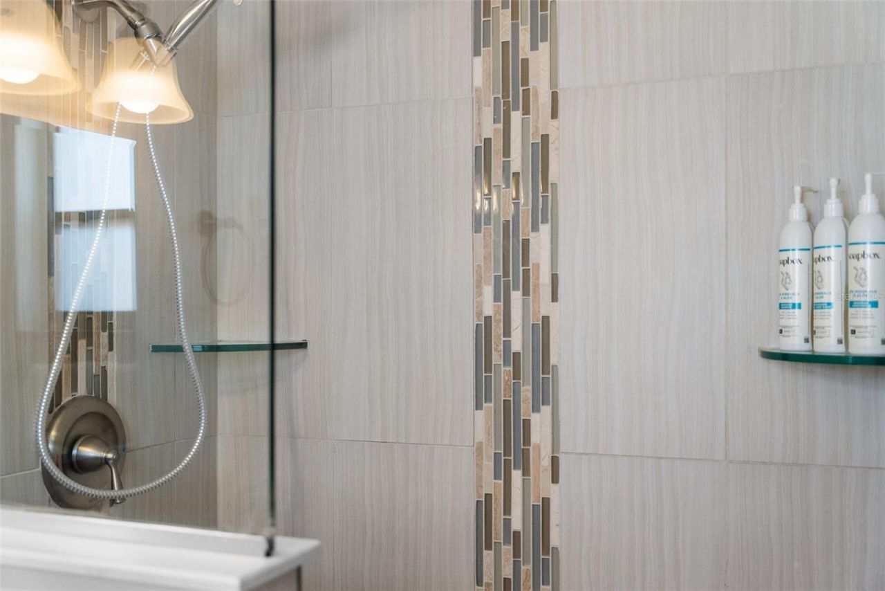 208 Peacock Lane, Holmes Beach, FL 34217 Photo