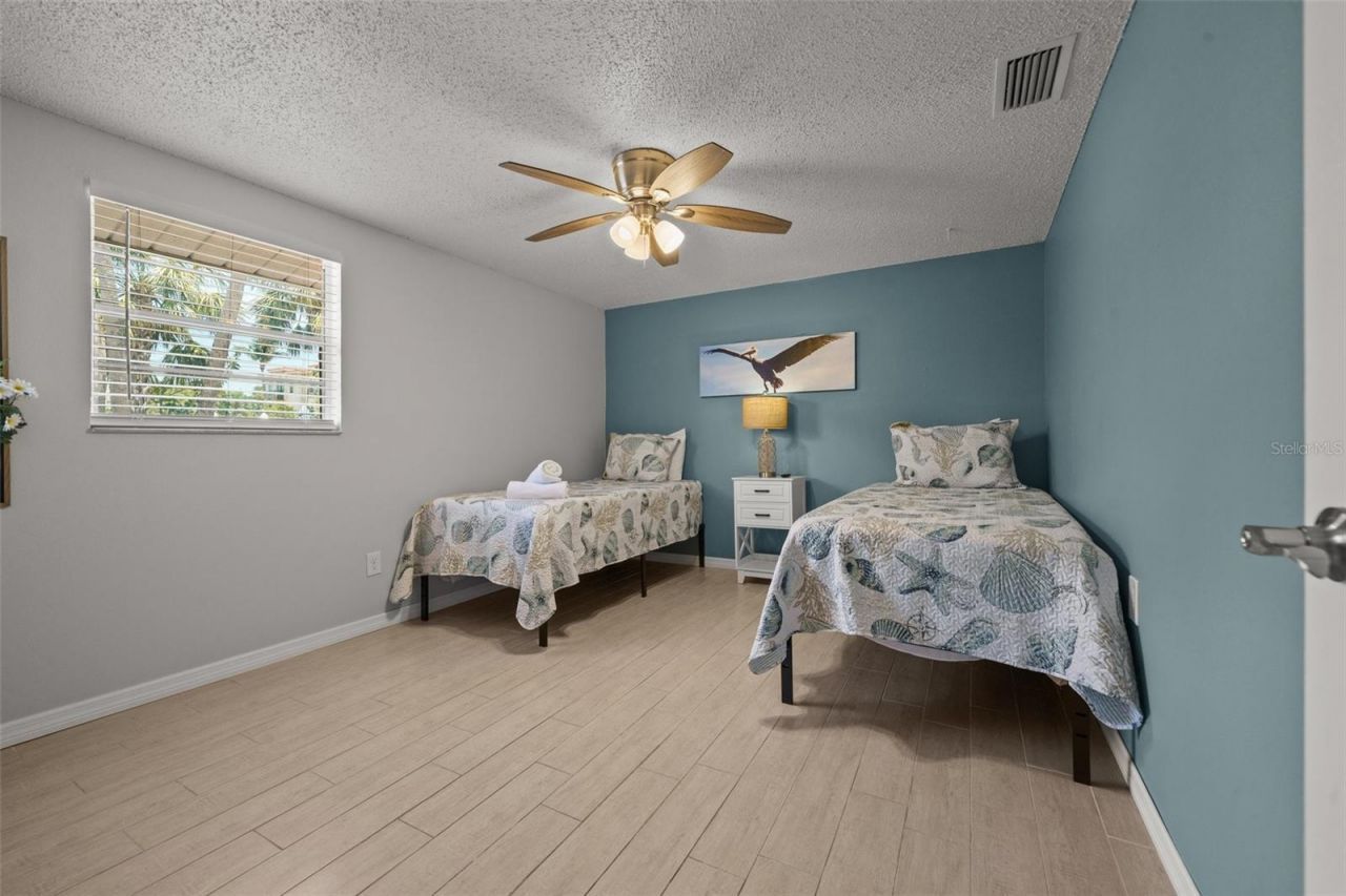 208 Peacock Lane, Holmes Beach, FL 34217 Photo