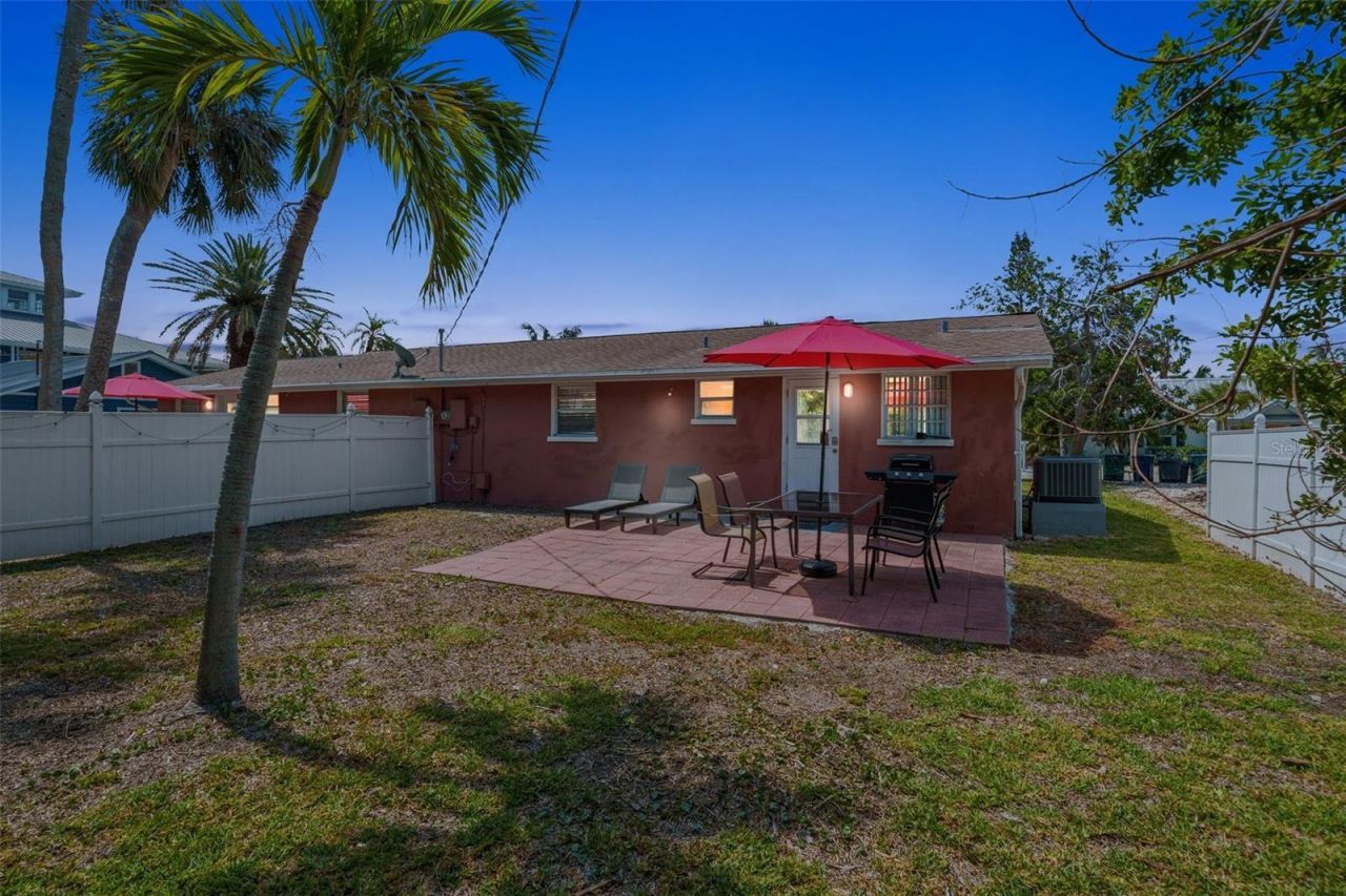 208 Peacock Lane, Holmes Beach, FL 34217 Photo