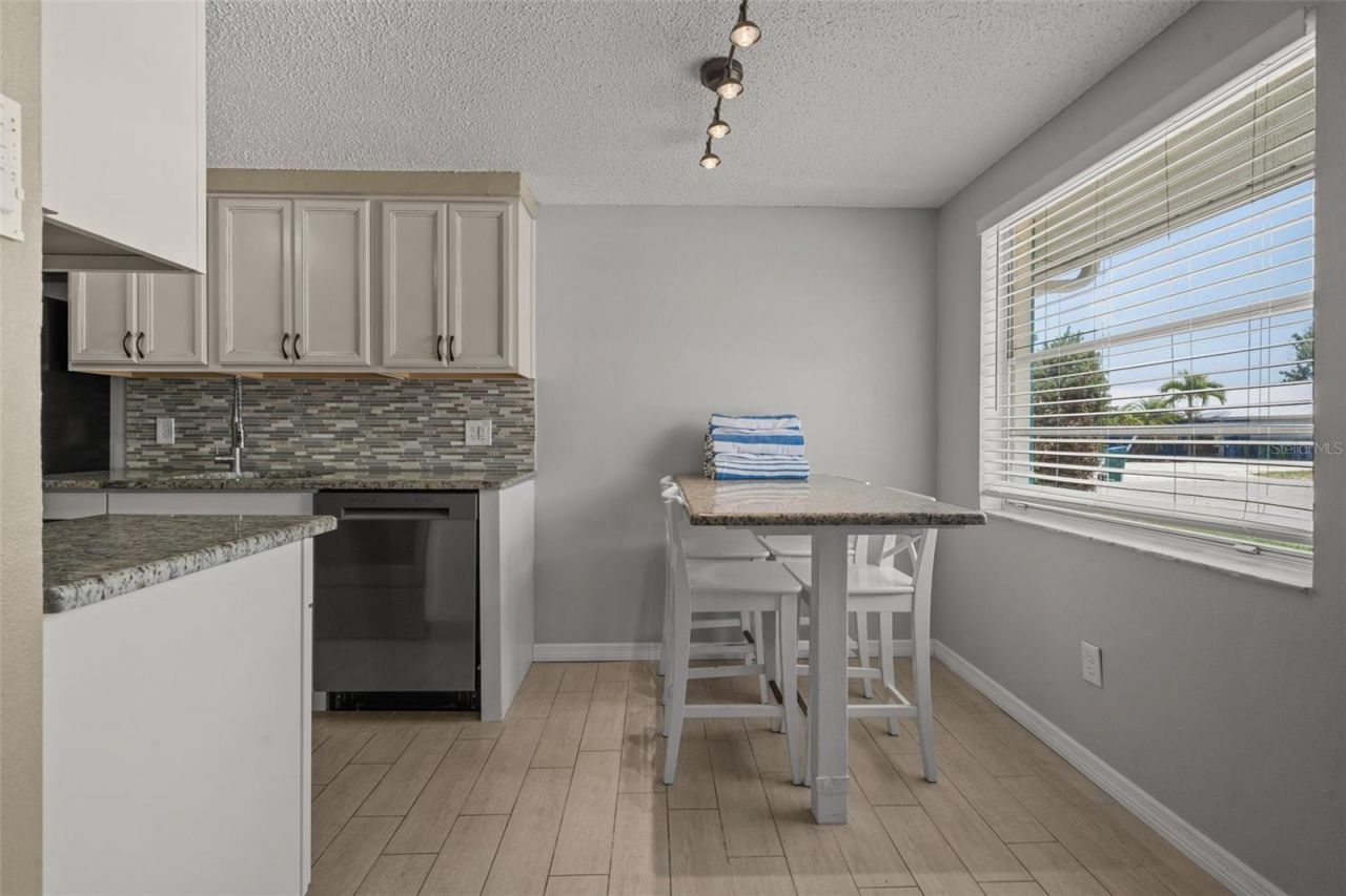 208 Peacock Lane, Holmes Beach, FL 34217 Photo