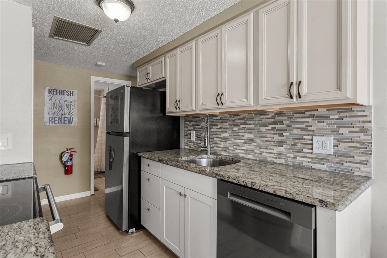 208 Peacock Lane, Holmes Beach, FL 34217 Photo