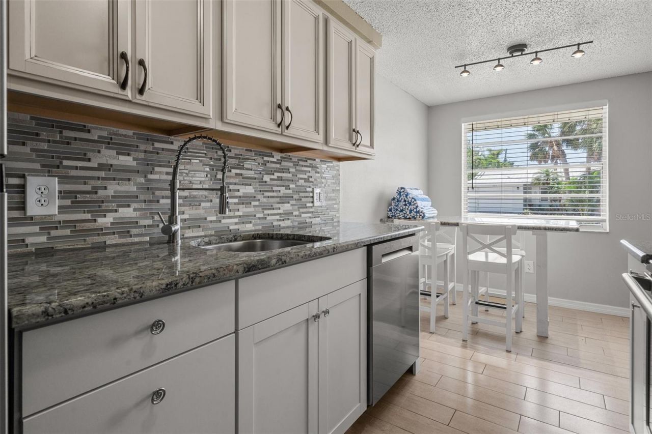 208 Peacock Lane, Holmes Beach, FL 34217 Photo