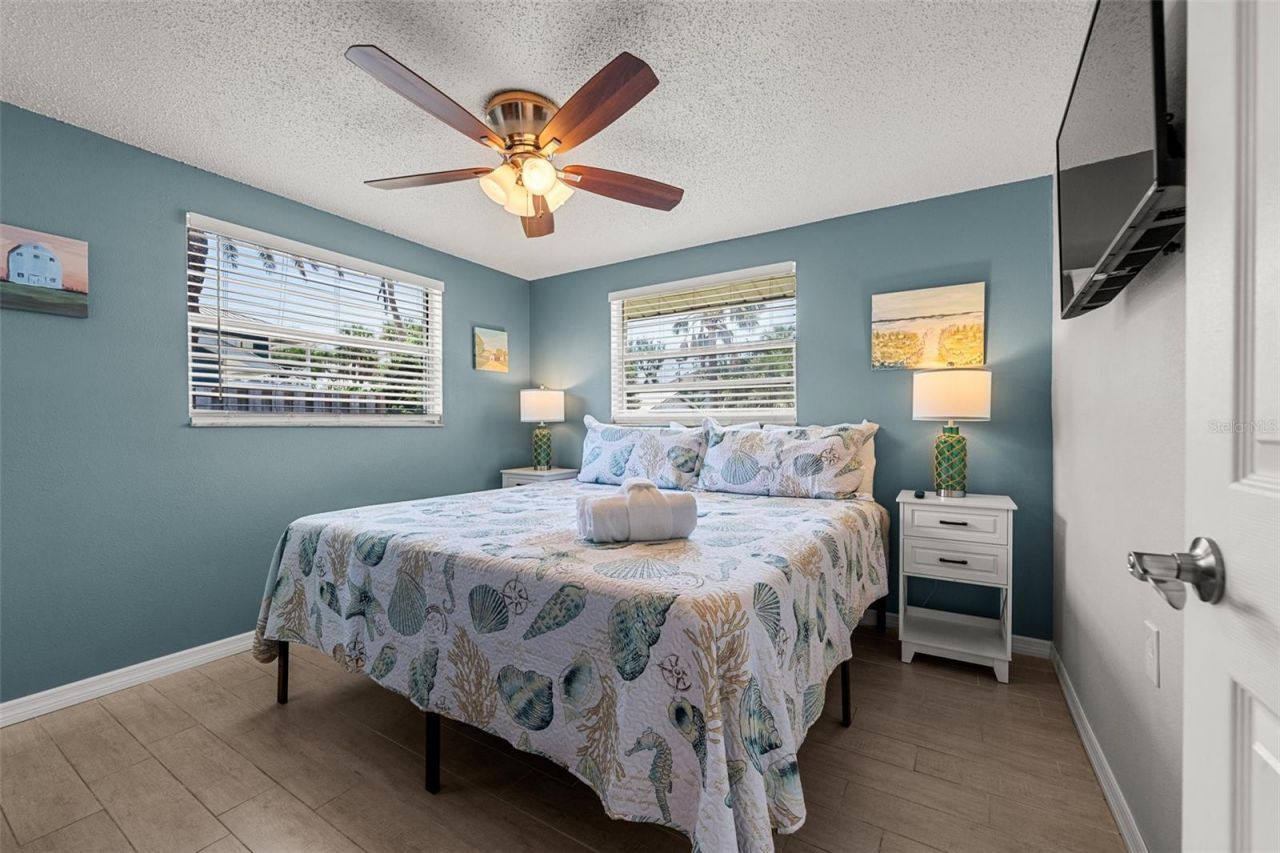 208 Peacock Lane, Holmes Beach, FL 34217 Photo