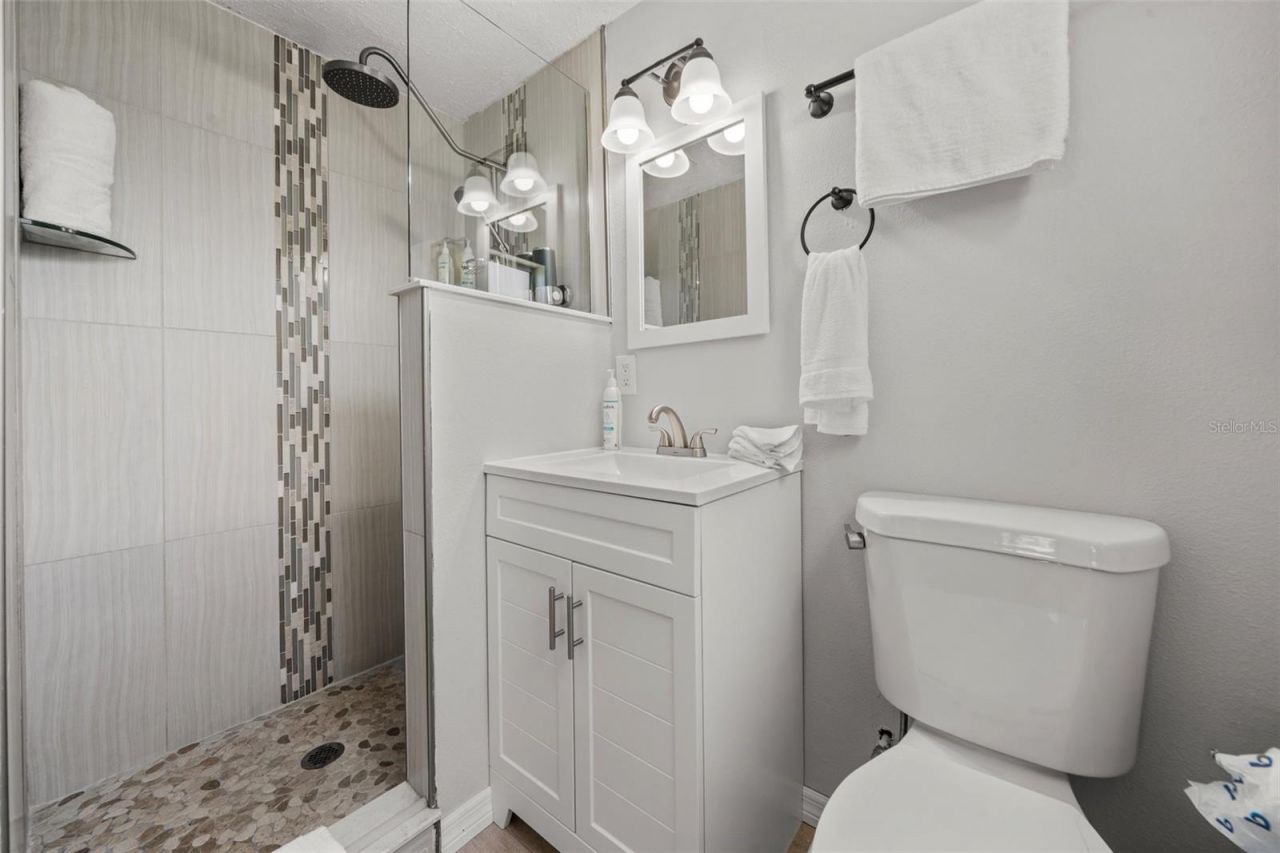 208 Peacock Lane, Holmes Beach, FL 34217 Photo