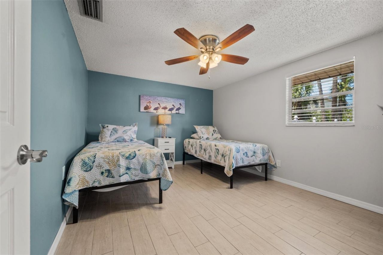 208 Peacock Lane, Holmes Beach, FL 34217 Photo