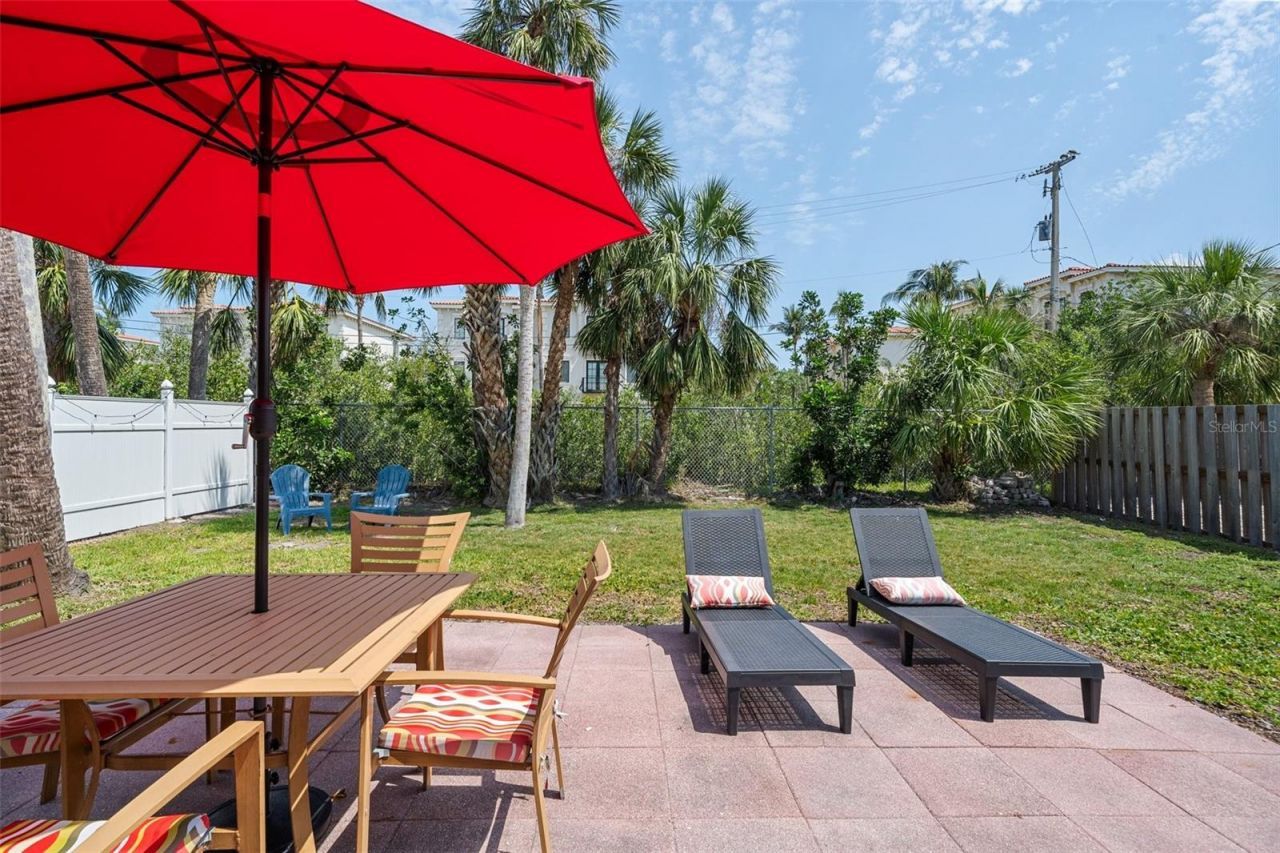 208 Peacock Lane, Holmes Beach, FL 34217 Photo