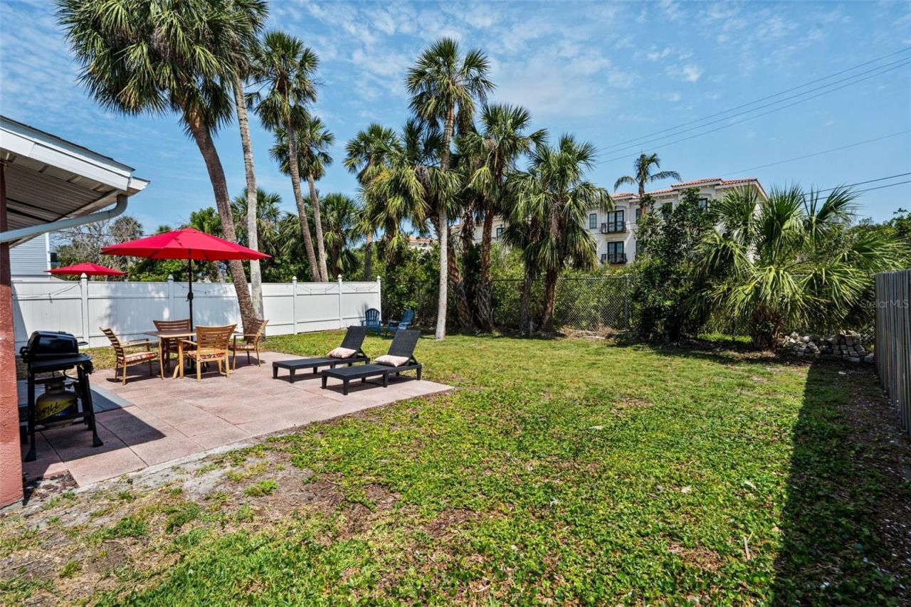 208 Peacock Lane, Holmes Beach, FL 34217 Photo