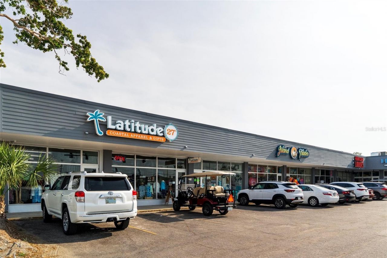 208 Peacock Lane, Holmes Beach, FL 34217 Photo