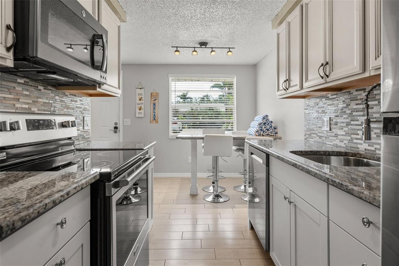 208 Peacock Lane, Holmes Beach, FL 34217 Photo