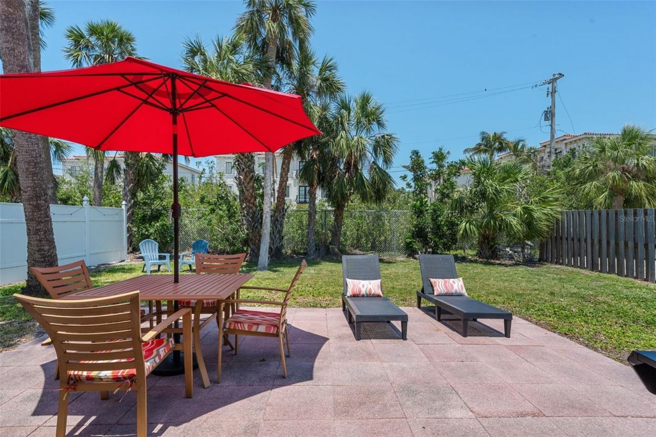 208 Peacock Lane, Holmes Beach, FL 34217 Photo