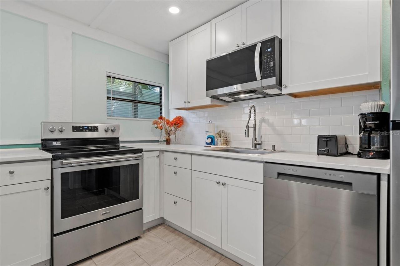 3018 Gulf Drive, Holmes Beach, FL 34217 Photo