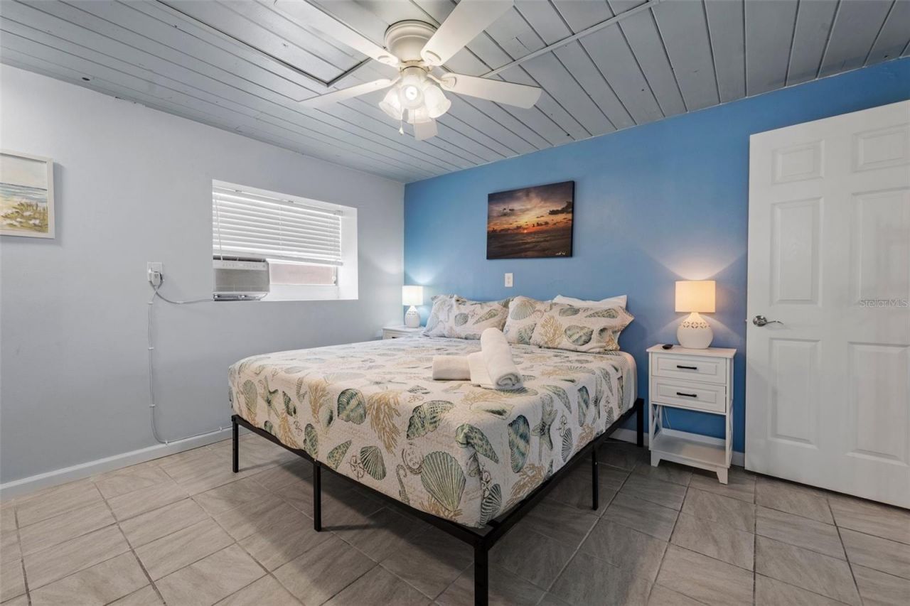 3018 Gulf Drive, Holmes Beach, FL 34217 Photo