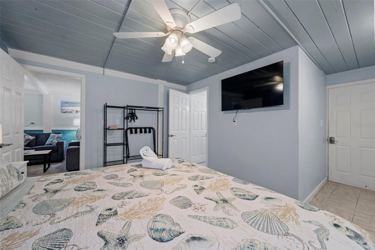 3018 Gulf Drive, Holmes Beach, FL 34217 Photo