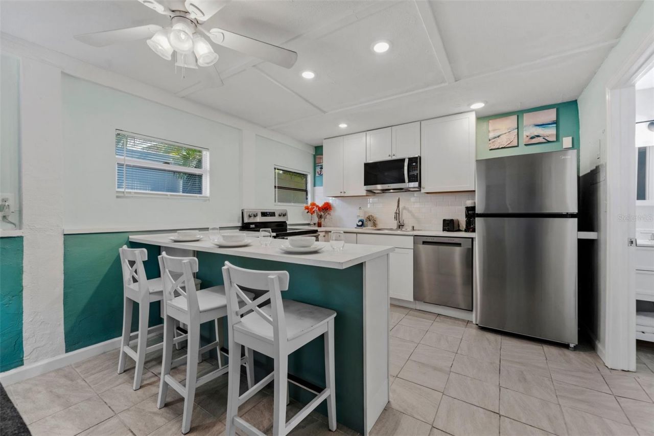 3018 Gulf Drive, Holmes Beach, FL 34217 Photo