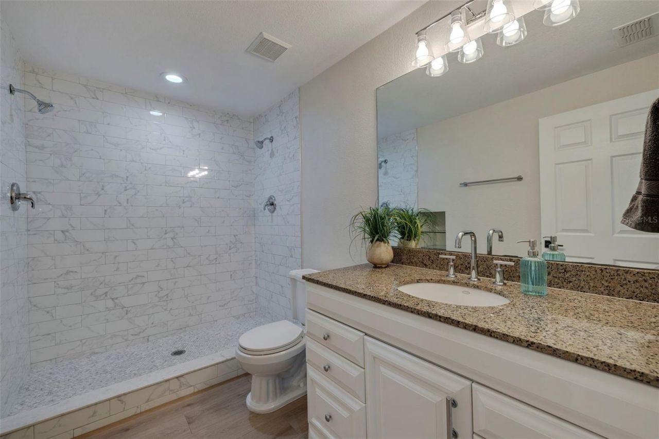 330 Lang Court N, Unit 1, Saint Petersburg, FL 33701 Photo