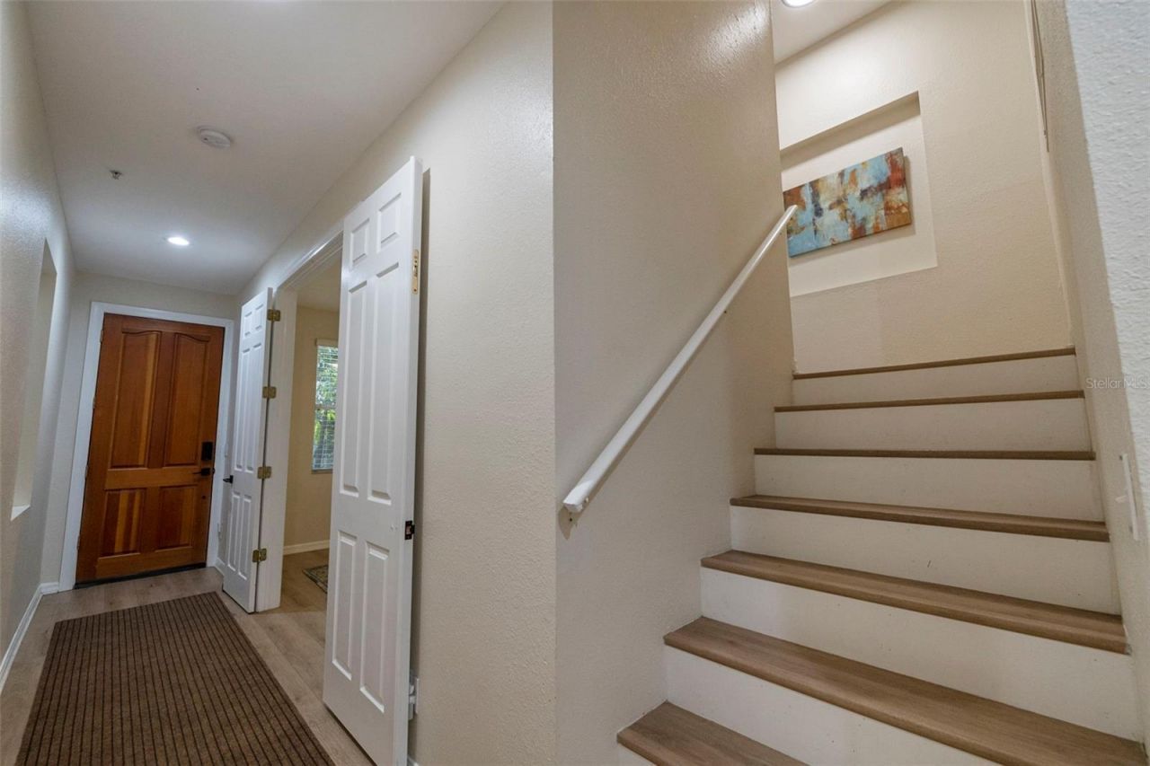 330 Lang Court N, Unit 1, Saint Petersburg, FL 33701 Photo