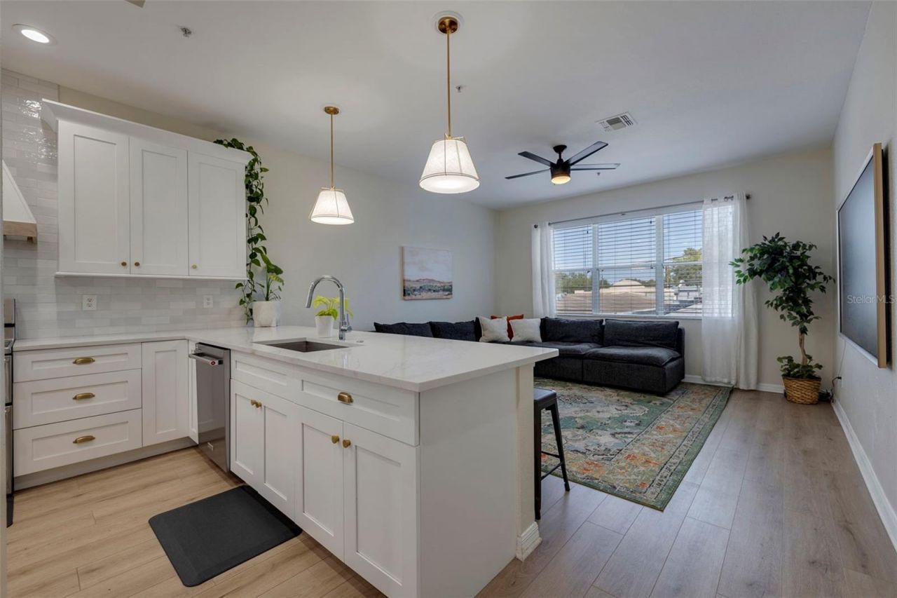 330 Lang Court N, Unit 1, Saint Petersburg, FL 33701 Photo