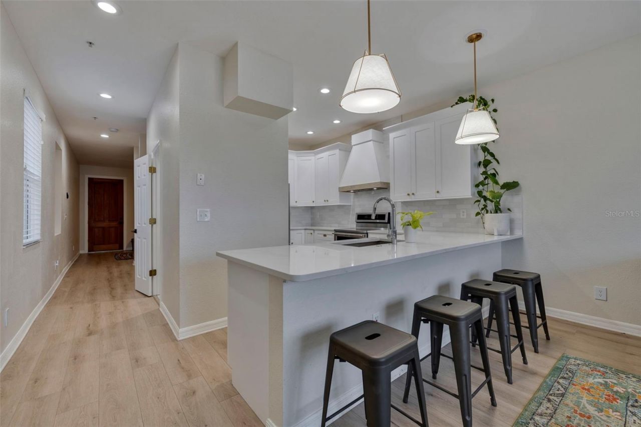 330 Lang Court N, Unit 1, Saint Petersburg, FL 33701 Photo