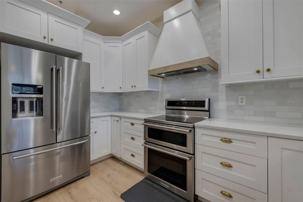 330 Lang Court N, Unit 1, Saint Petersburg, FL 33701 Photo