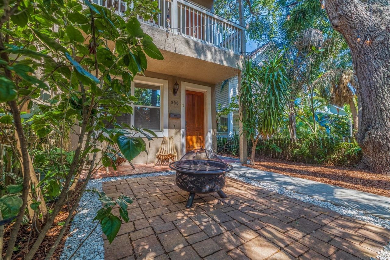 330 Lang Court N, Unit 1, Saint Petersburg, FL 33701 Photo