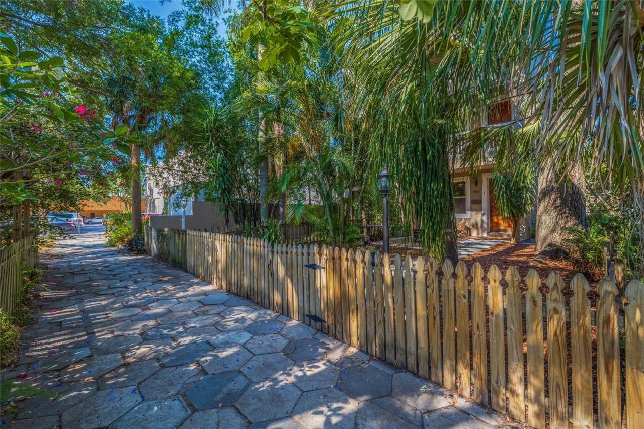 330 Lang Court N, Unit 1, Saint Petersburg, FL 33701 Photo