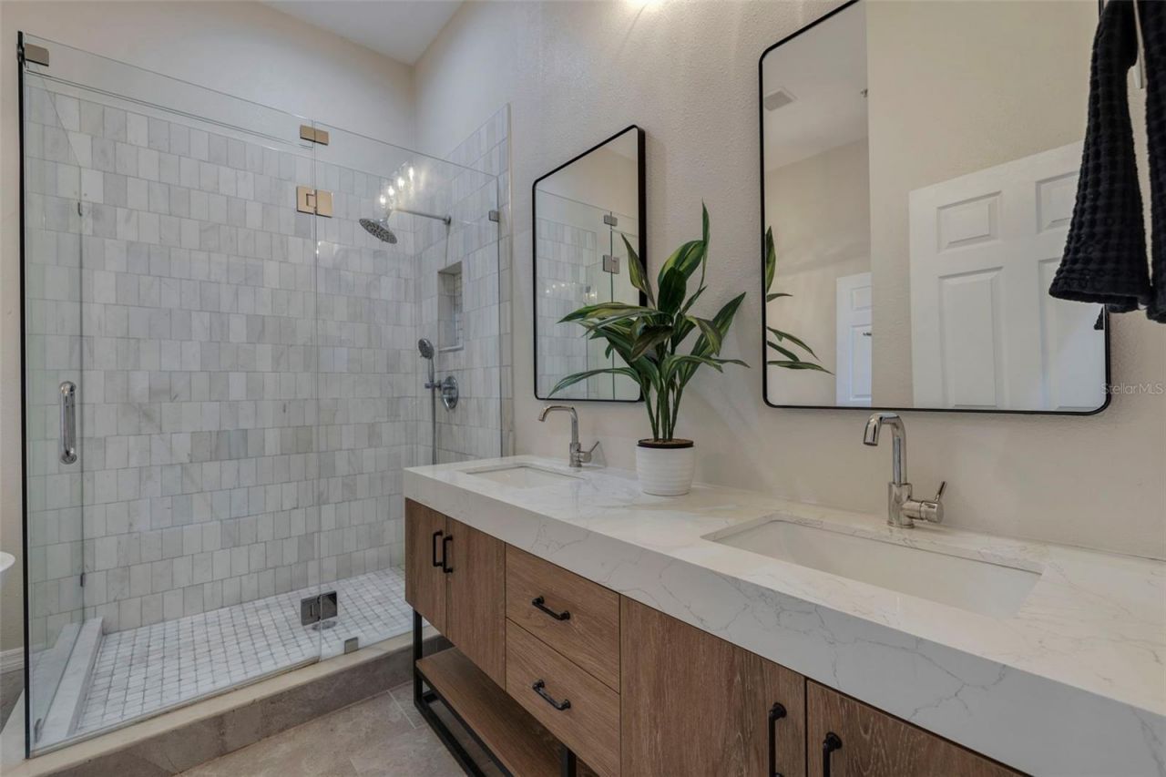 330 Lang Court N, Unit 1, Saint Petersburg, FL 33701 Photo