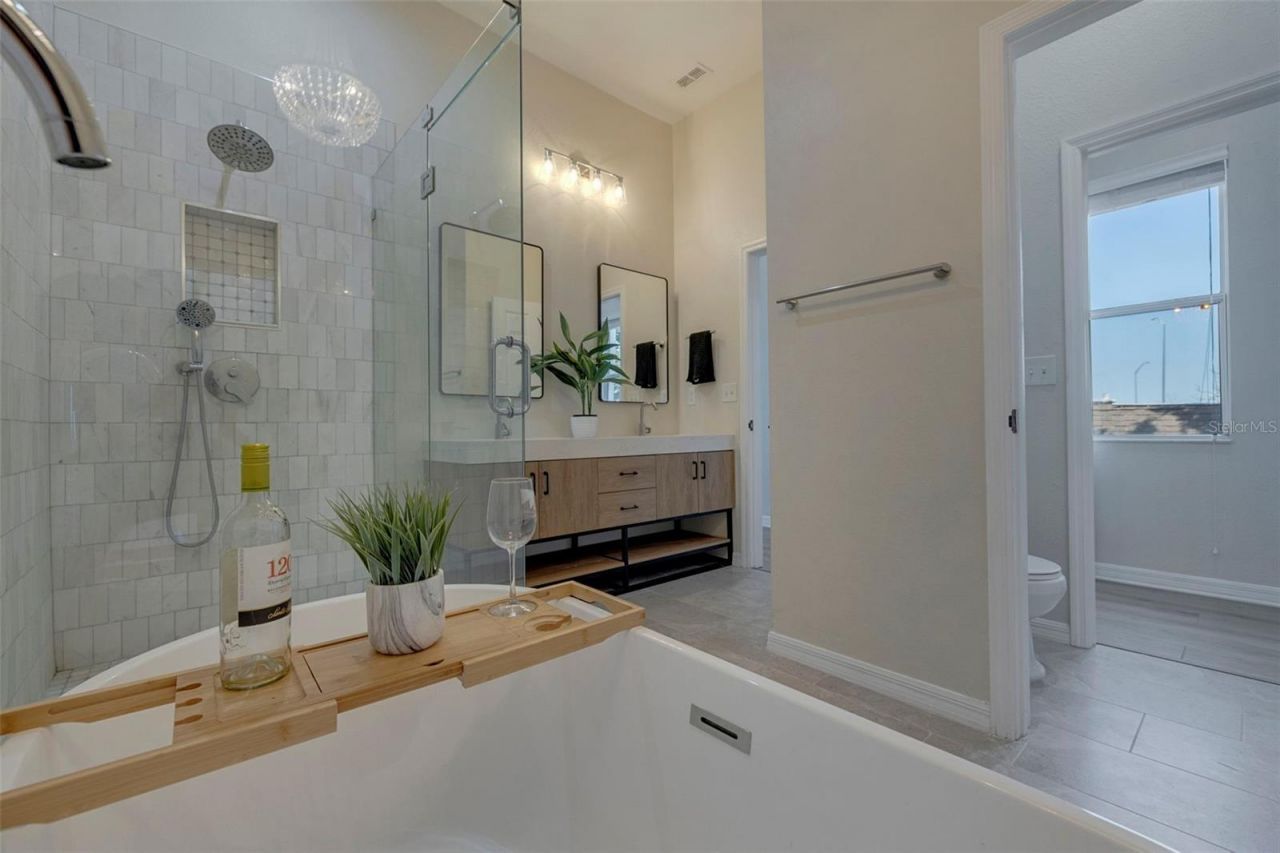 330 Lang Court N, Unit 1, Saint Petersburg, FL 33701 Photo