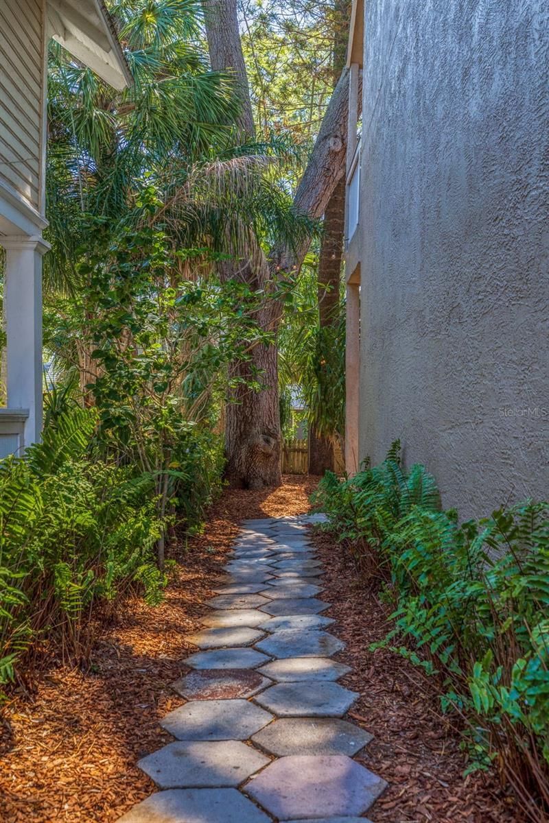 330 Lang Court N, Unit 1, Saint Petersburg, FL 33701 Photo