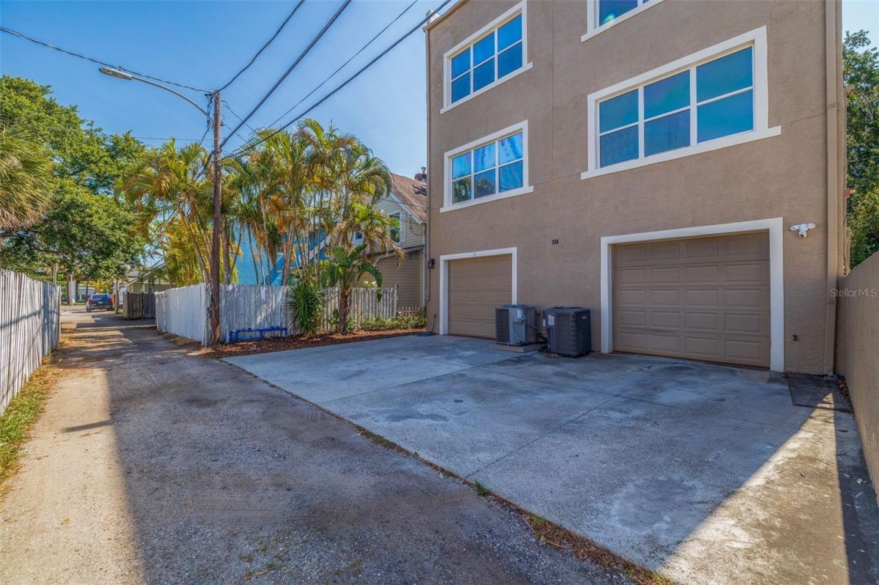 330 Lang Court N, Unit 1, Saint Petersburg, FL 33701 Photo
