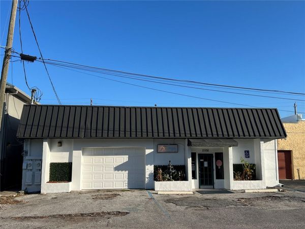 2108 W KENNEDY BOULEVARD, TAMPA, FL 33606