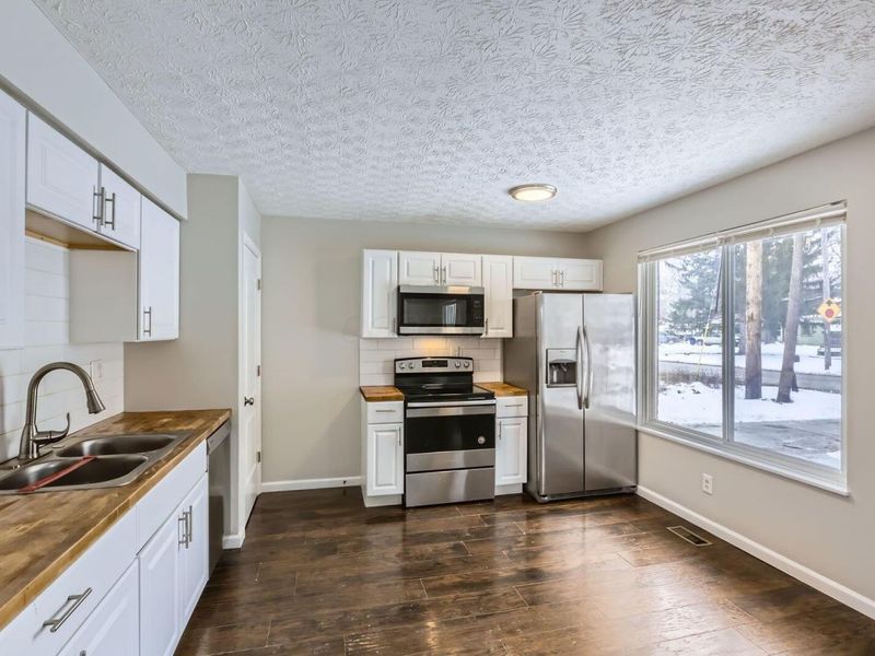 3325 E Deshler Avenue, Columbus, OH 43227 Photo 5