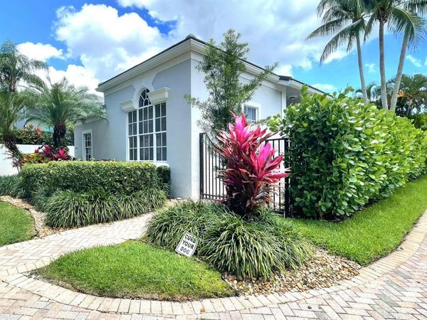 6616 NW 43rd Terrace, Boca Raton, FL 33496