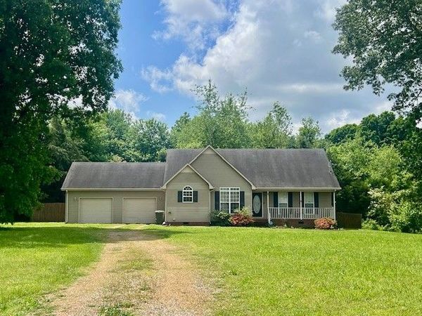 51 Hunters Ridge Dr S, Fayetteville, TN 37334