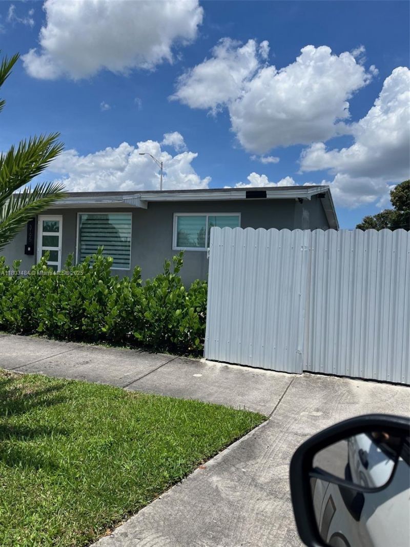3195 W 10th Ave, Hialeah, FL 33012 Photo