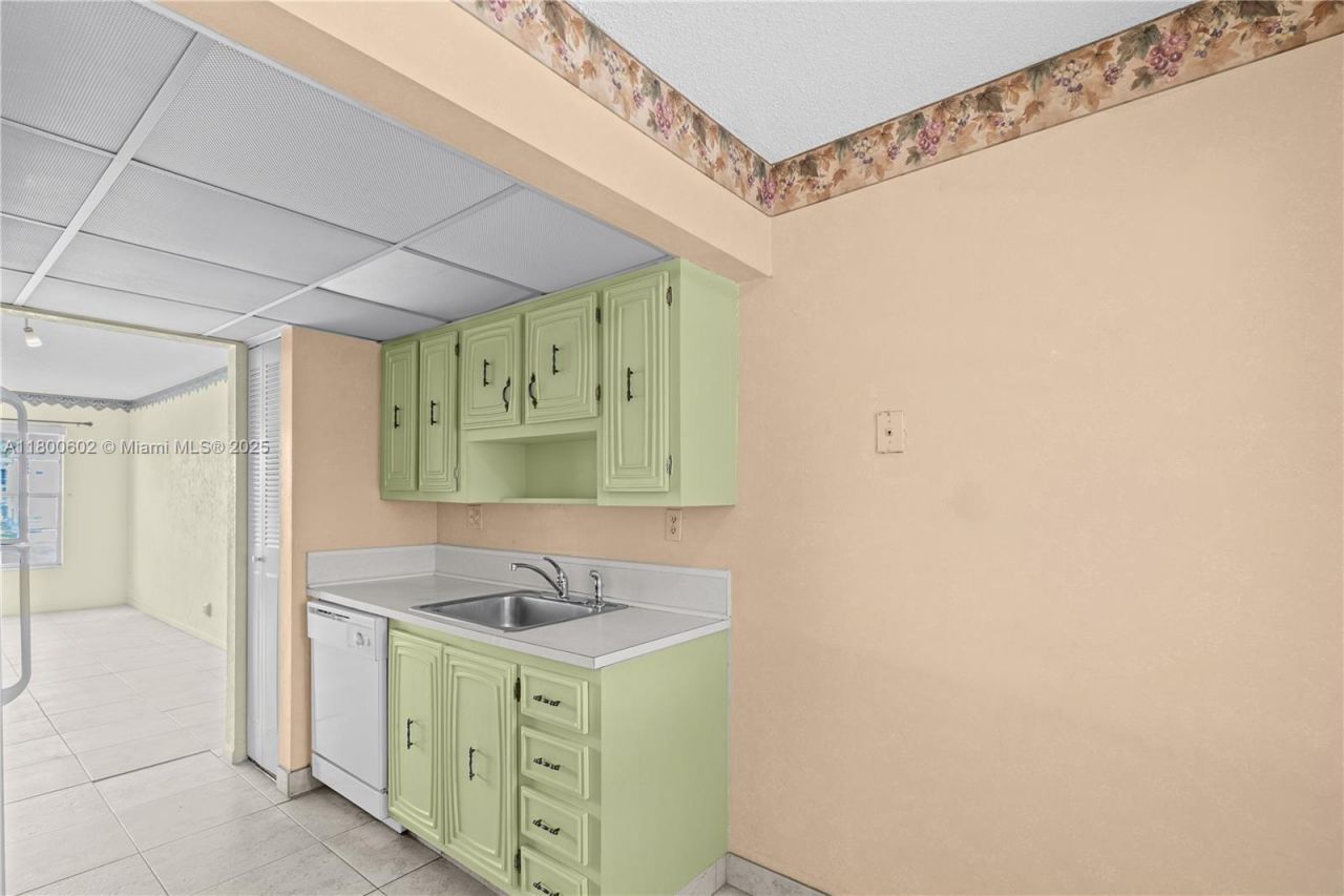 8205 NW 61st St, Unit B209, Tamarac, FL 33321 Photo