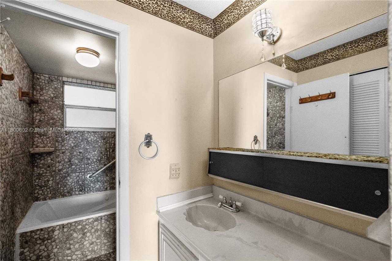 8205 NW 61st St, Unit B209, Tamarac, FL 33321 Photo