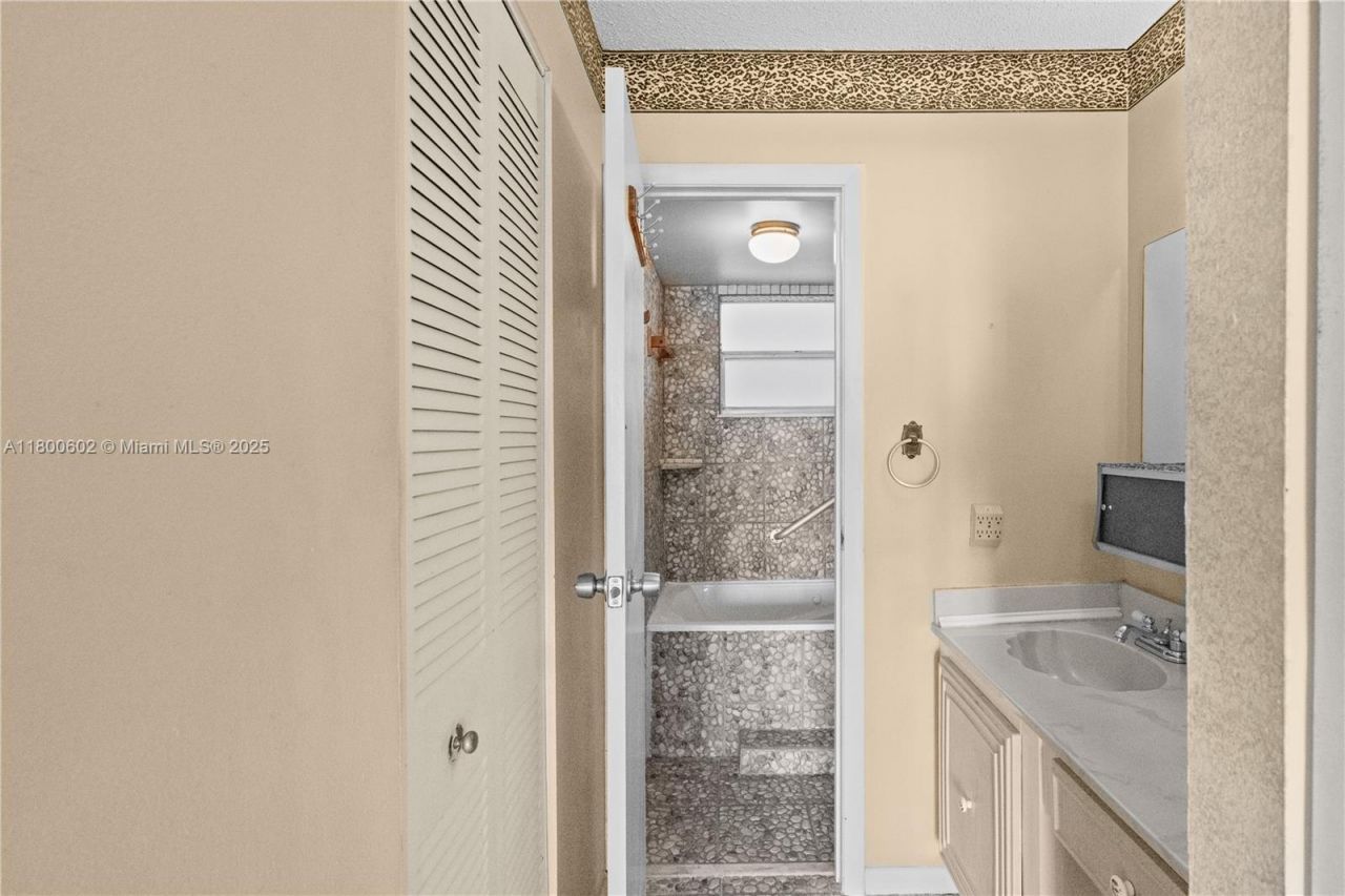 8205 NW 61st St, Unit B209, Tamarac, FL 33321 Photo