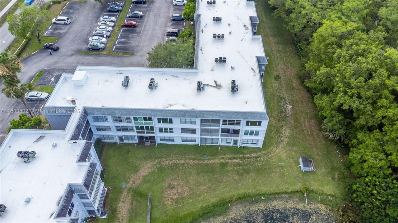 8205 NW 61st St, Unit B209, Tamarac, FL 33321 Photo