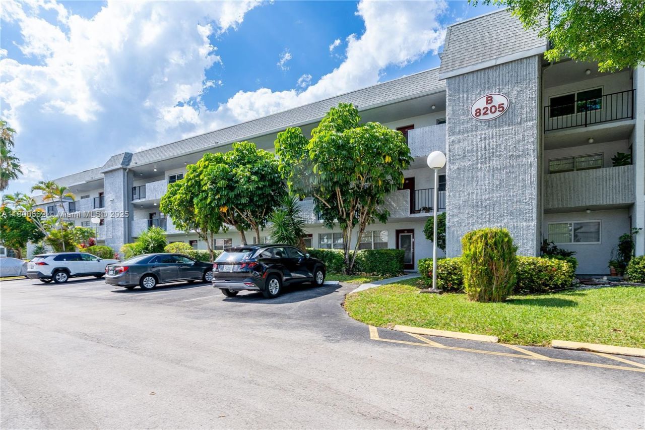 8205 NW 61st St, Unit B209, Tamarac, FL 33321 Photo