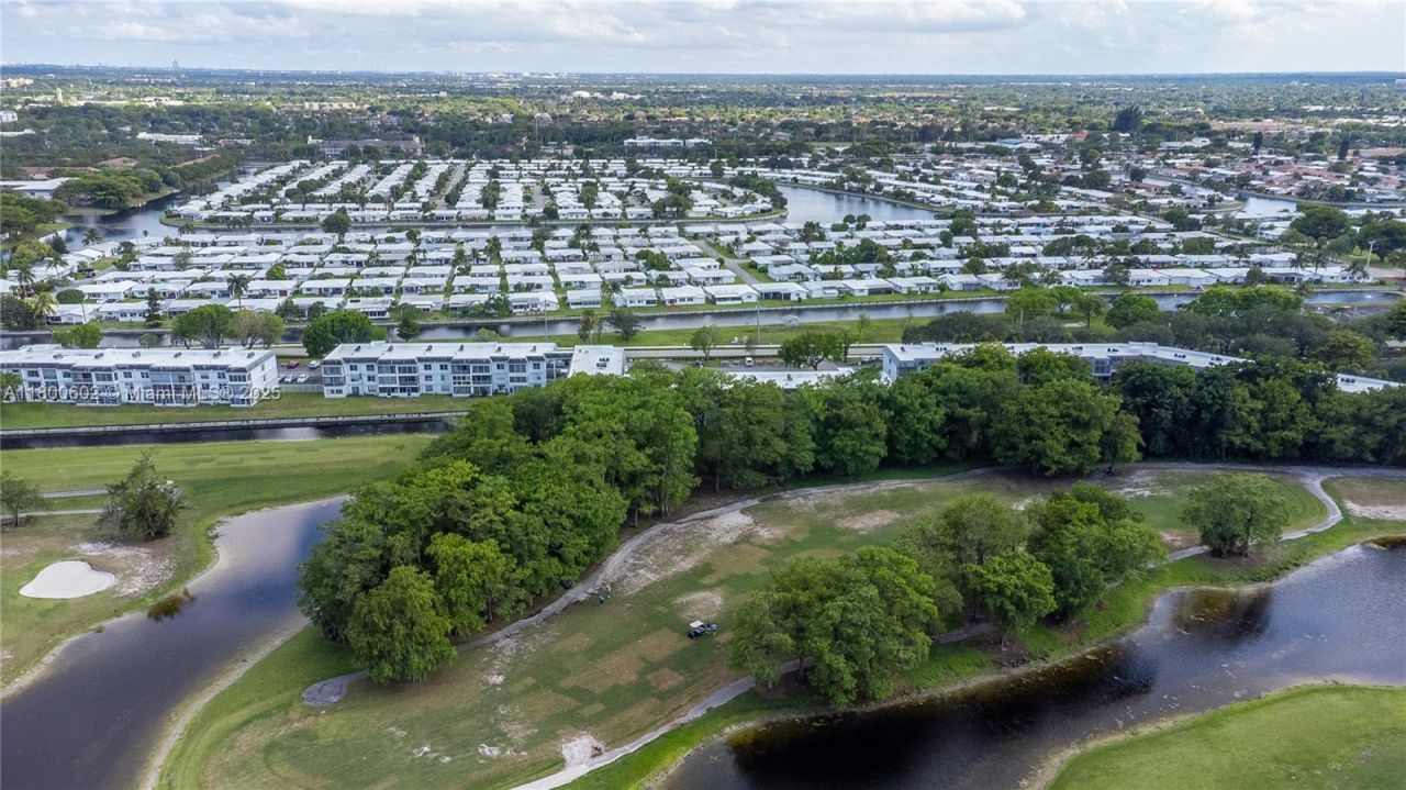 8205 NW 61st St, Unit B209, Tamarac, FL 33321 Photo